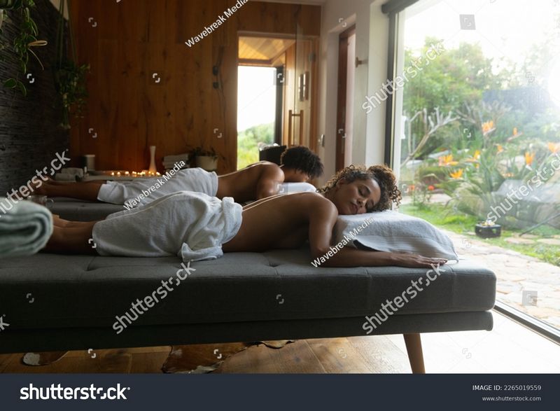 What to Expect During a Couples Massage Therapy Session